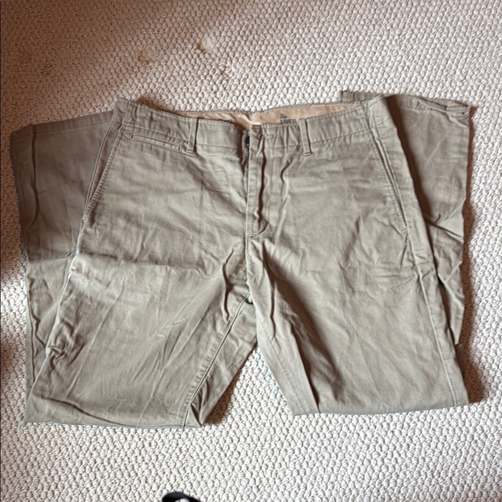 Gap lived in straight gap khakis waist 32